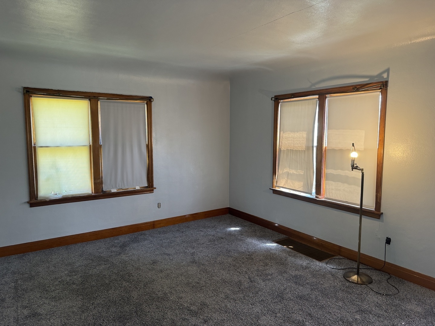 3226 181st Street Lansing, IL 60438 - Photo 6 of 38 an empty room with windows