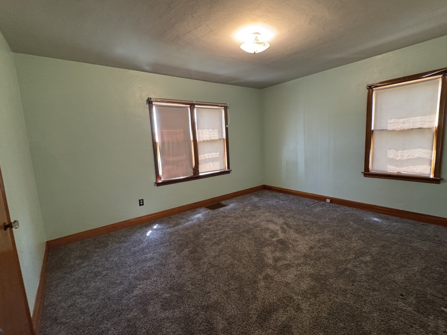 3226 181st Street Lansing, IL 60438 - Photo 8 of 38 an empty room with a window