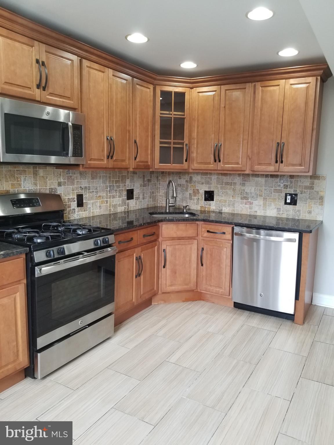 3911 Glenhunt Road Baltimore, MD 21229 - Photo 5 of 18 Gallery Image 5