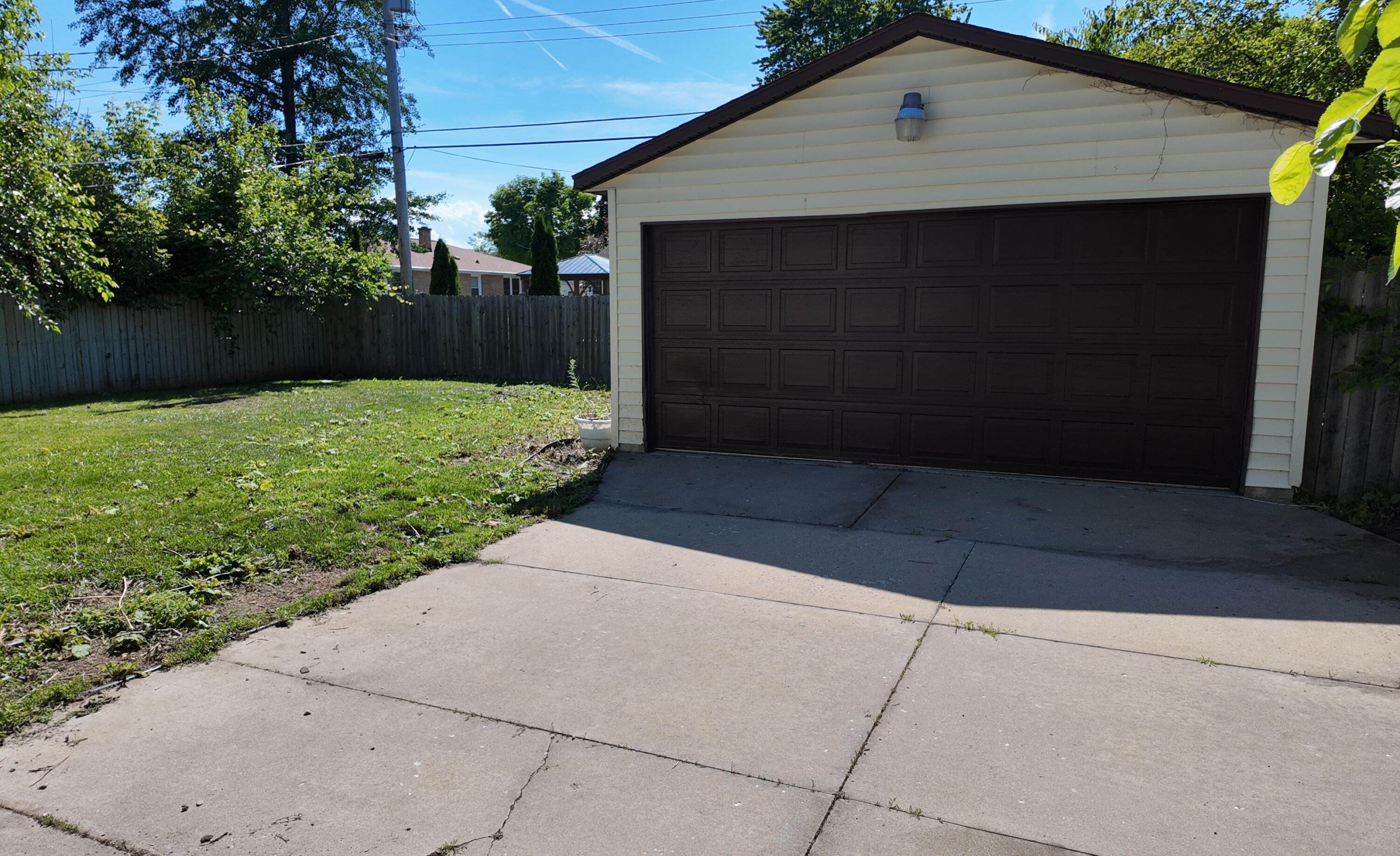 3424 4th Avenue Racine, WI 53402 - Photo 18 of 20 Garage