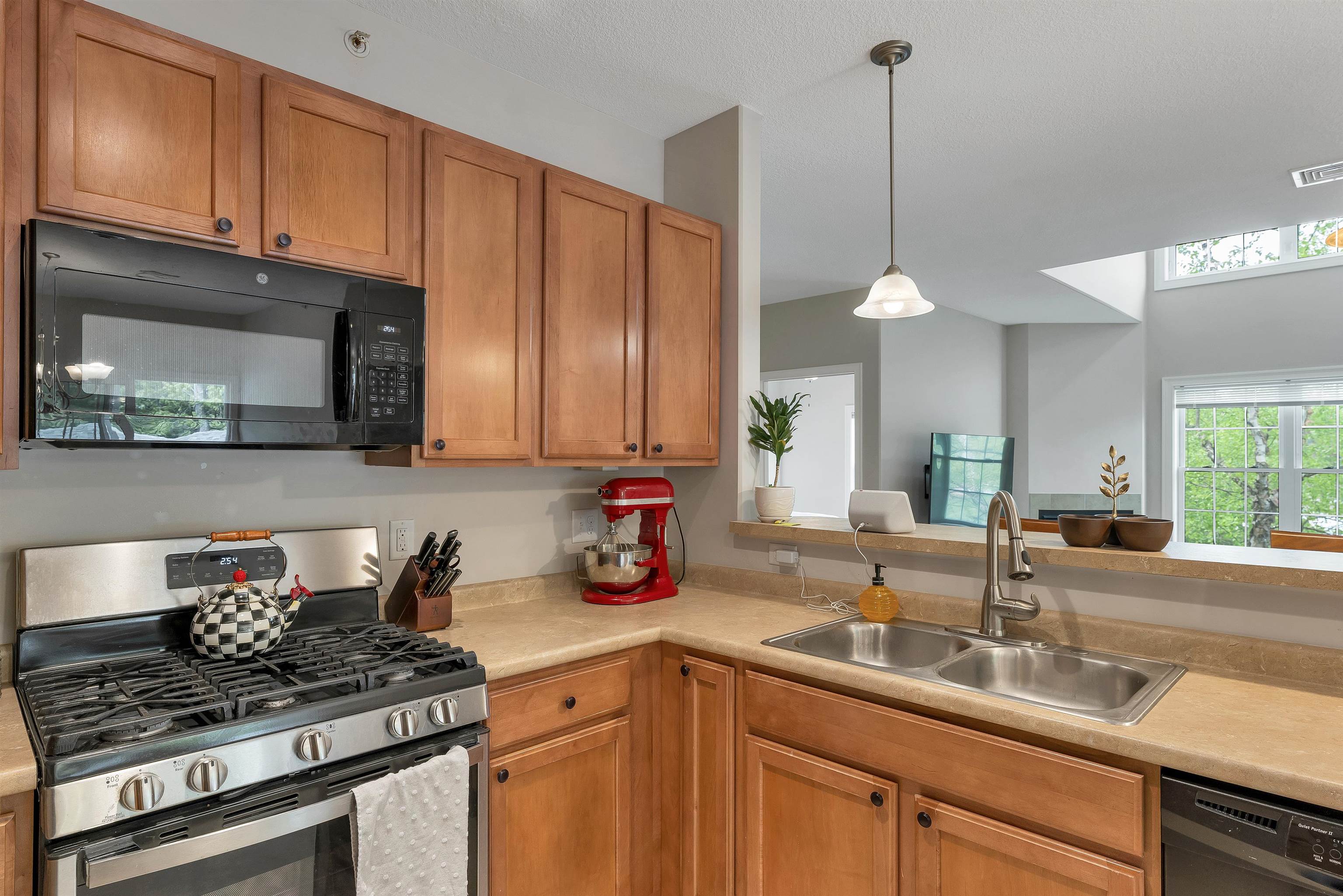 17 Roundabout Way, Unit 5 Manchester, NH 03102 - Photo 18 of 57