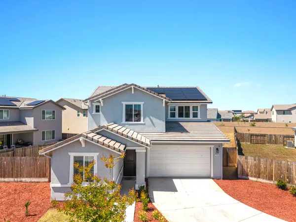 $619,000 | 2203 North Laverne Avenue, Fresno, CA 93727