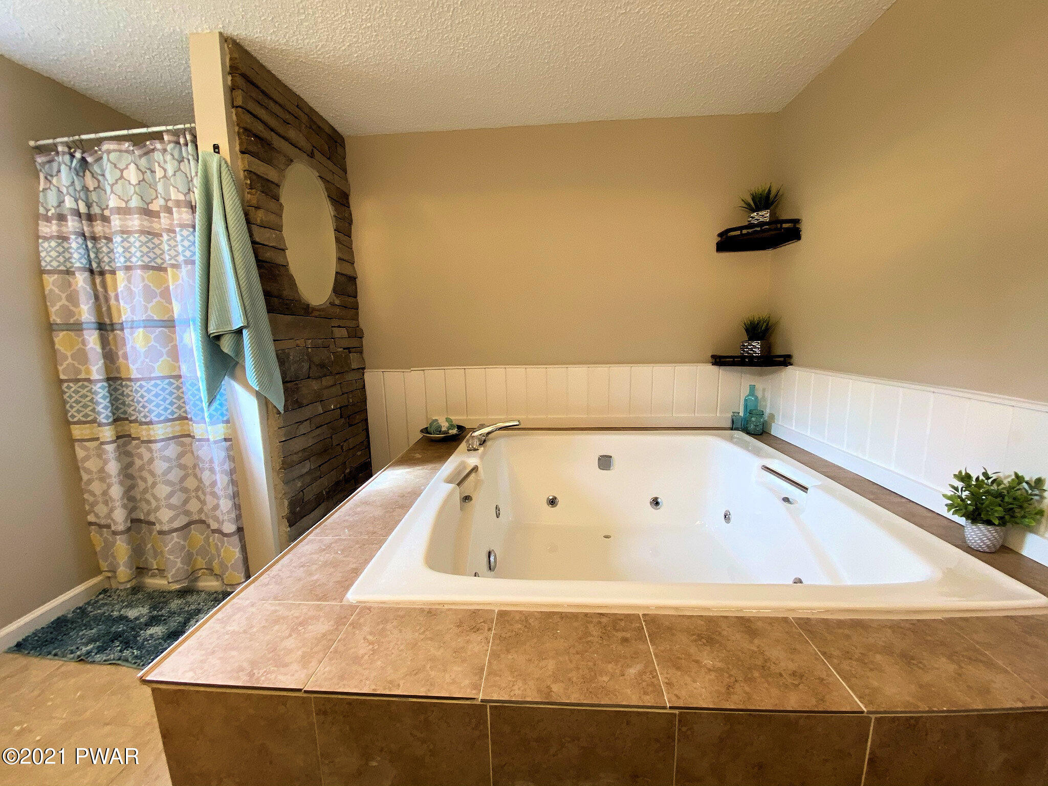 154 Heather Hill Road Dingmans Ferry, PA 18328 - Photo 39 of 58 36 Bathroom 2 view 3