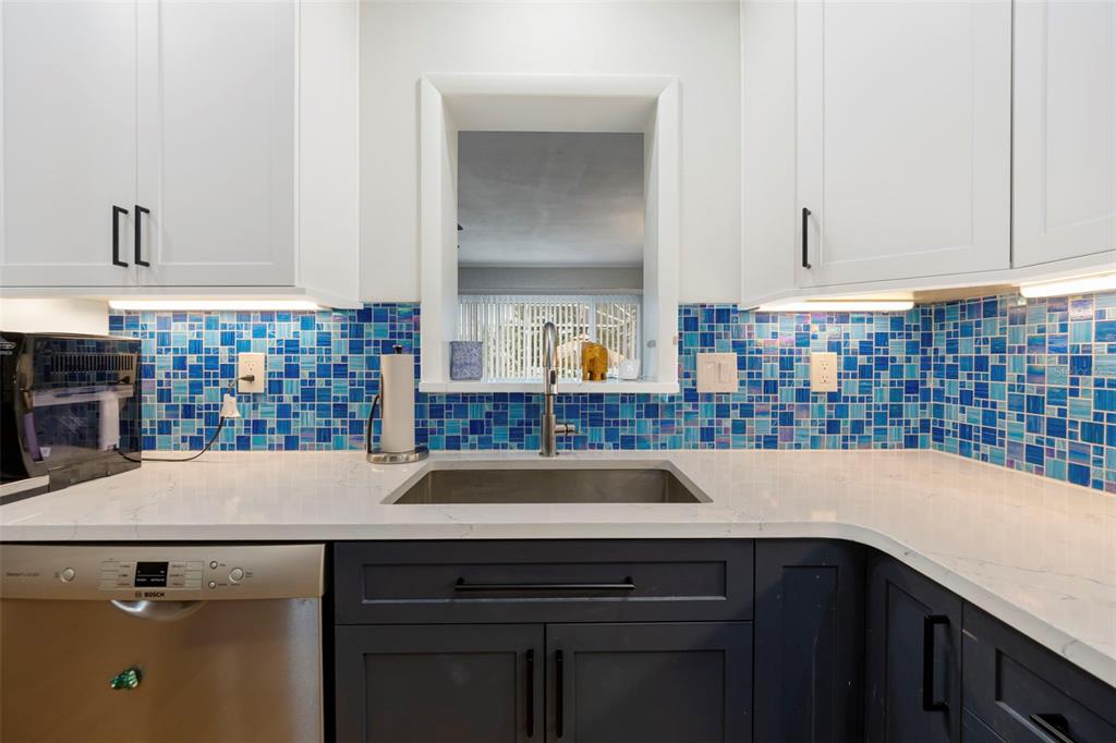 818 Eunice Drive Tarpon Springs, FL 34689 - Photo 14 of 59