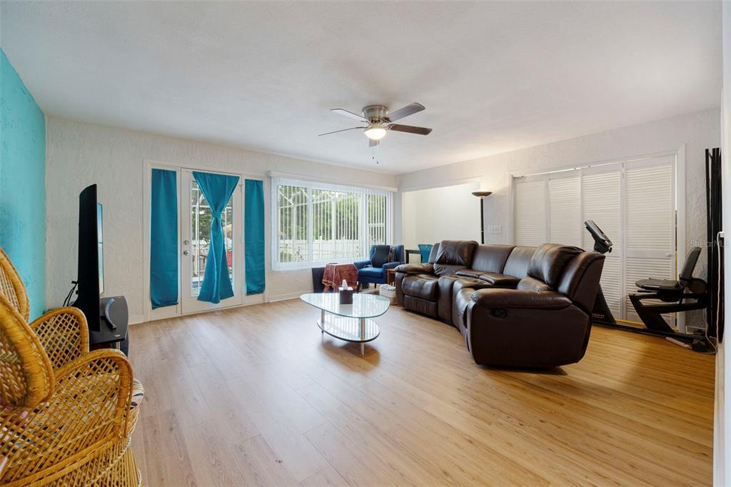 818 Eunice Drive Tarpon Springs, FL 34689 - Photo 20 of 59 a living room with furniture flat screen tv and a large window