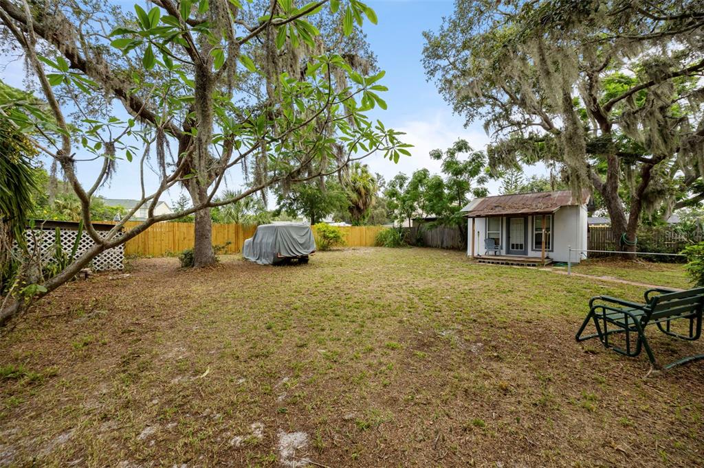 818 Eunice Drive Tarpon Springs, FL 34689 - Photo 33 of 59 a backyard of a house with table and chairs