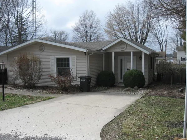 $370,000 | 7140 South 160 East, Wolcottville, IN 46795