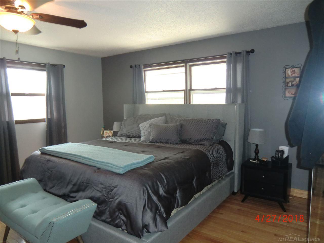 3028 Riverside Drive Port Huron, MI 48060 - Photo 12 of 23 31345967-11.JPG