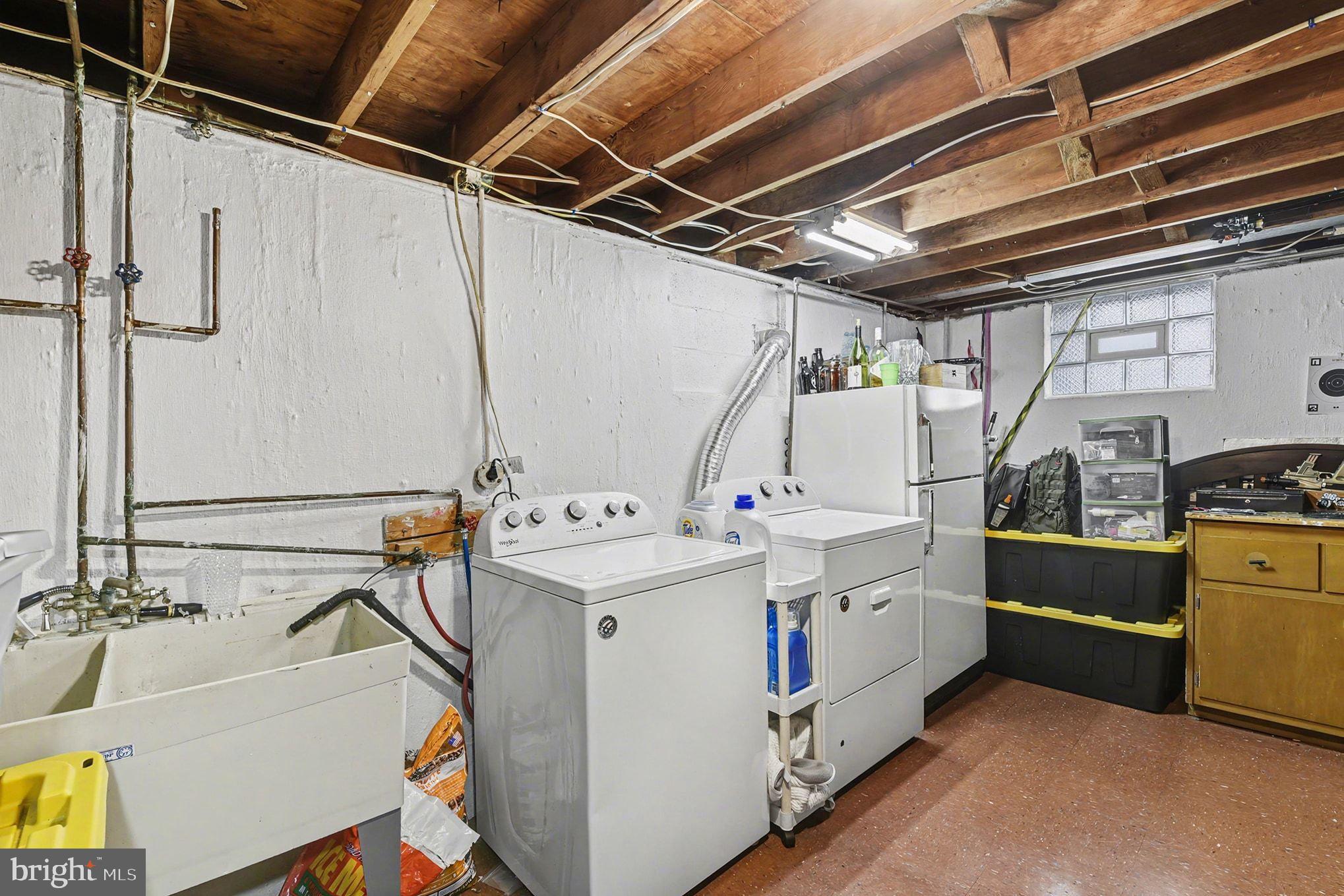 8806 Lakewood Road Parkville, MD 21234 - Photo 20 of 28 a utility room with dryer and washer