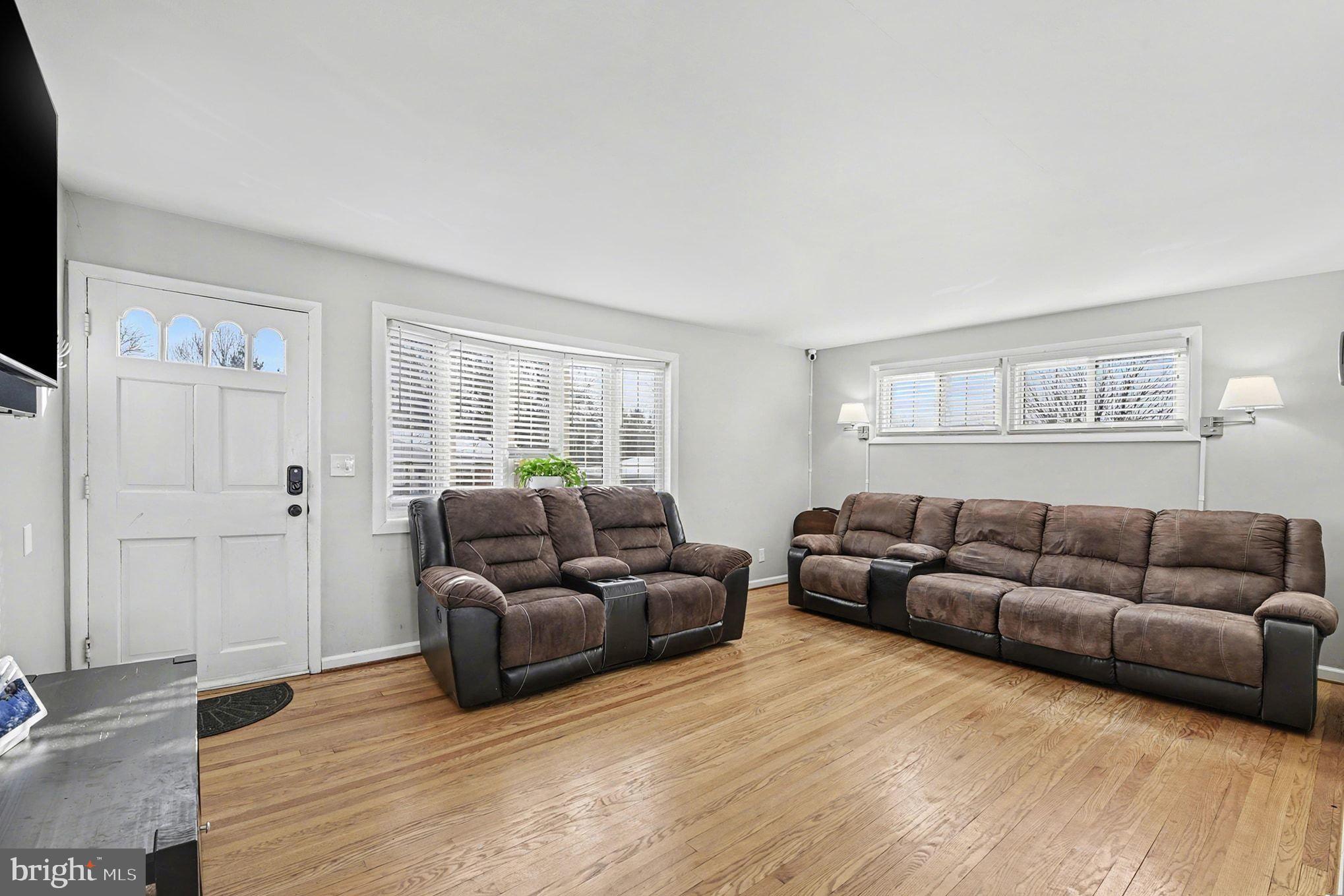 8806 Lakewood Road Parkville, MD 21234 - Photo 3 of 28 a living room with furniture and a flat screen tv