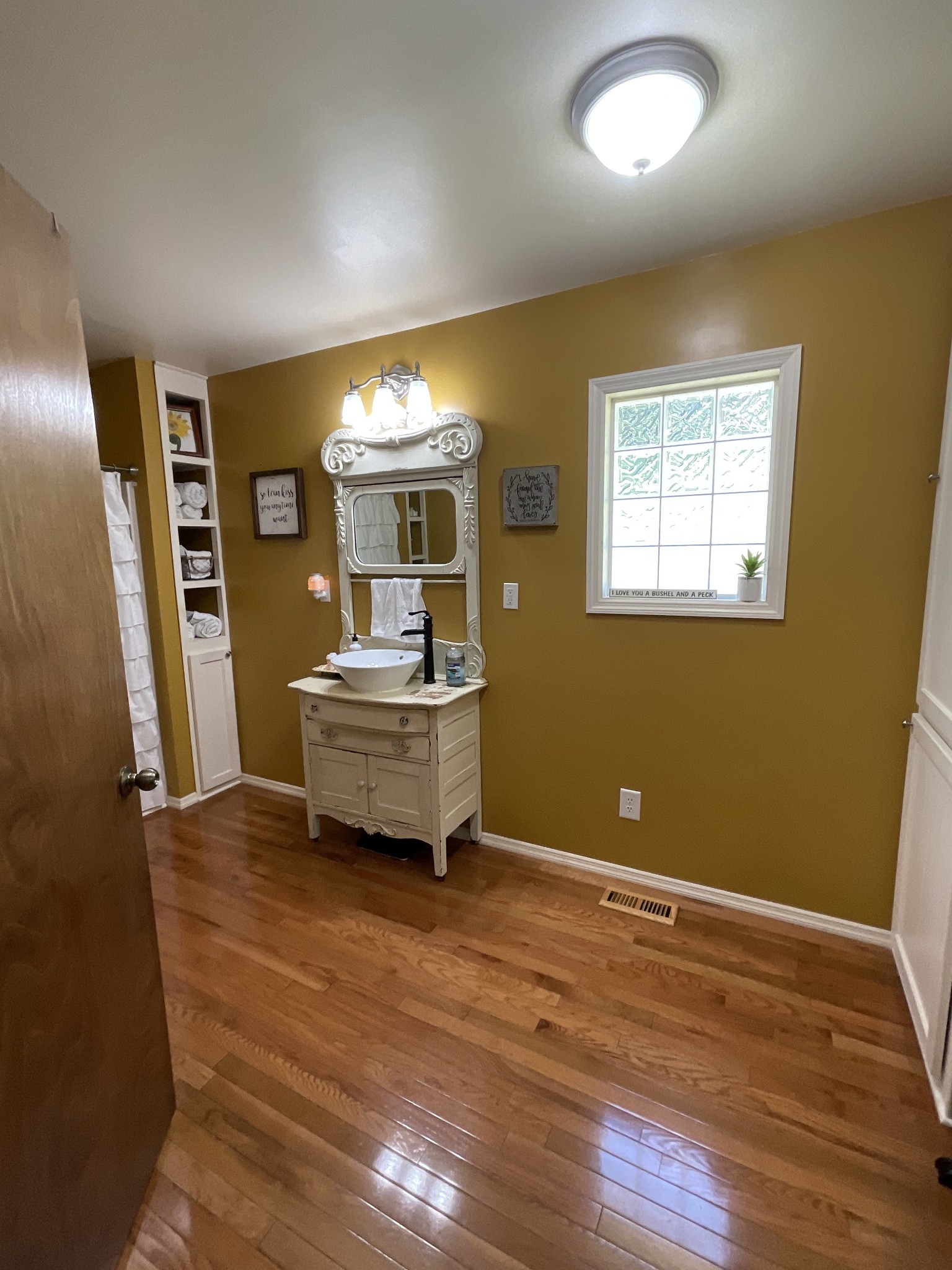 573 Waterloo Road Westpoint, TN 38486 - Photo 30 of 33 a room with a couch and a window