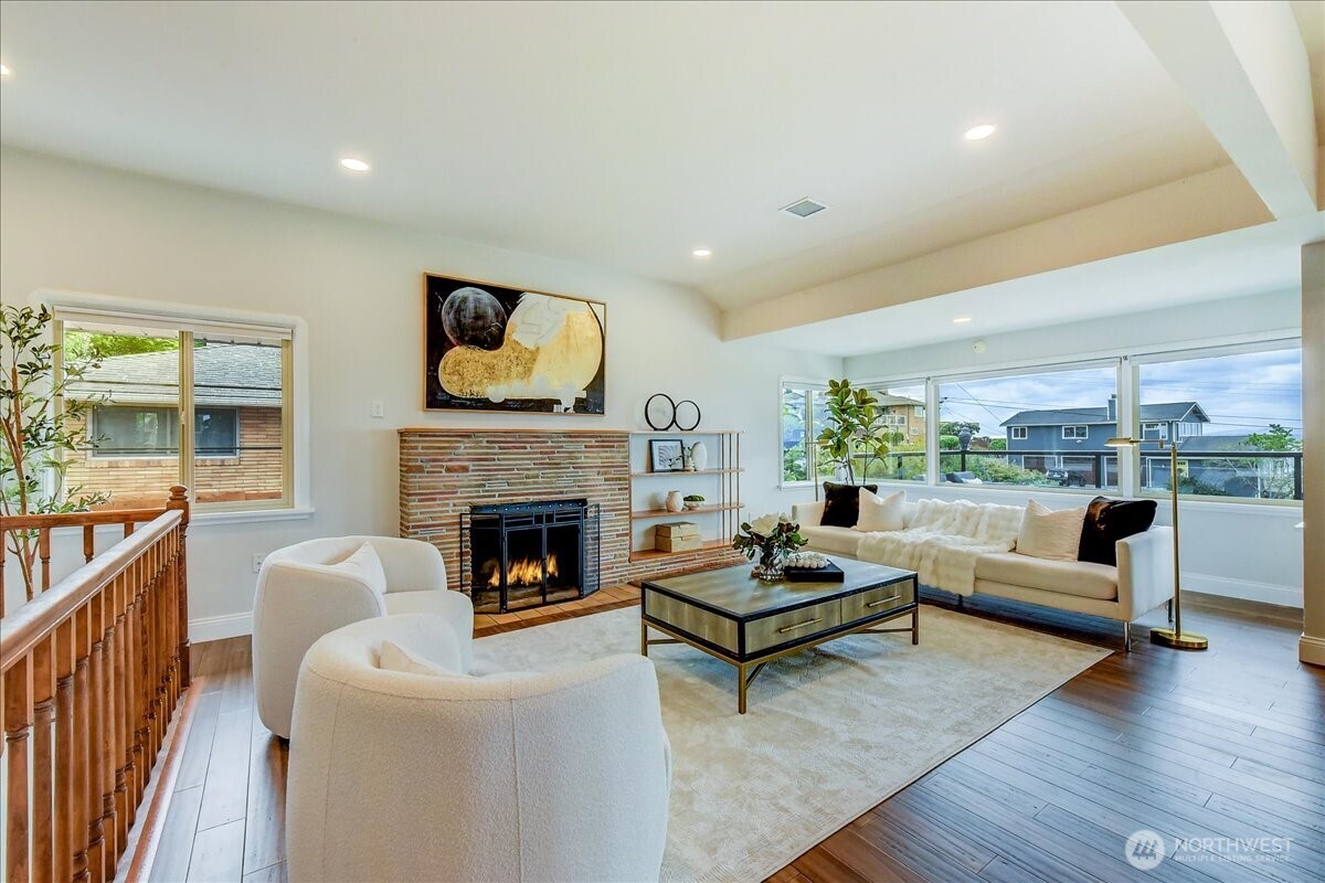 3228 57th Avenue Southwest Seattle, WA 98116 - Photo 9 of 38