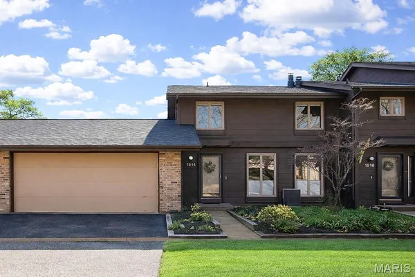 $290,000 | 1514 Birnamwood Trail Drive, Ballwin, MO 63021