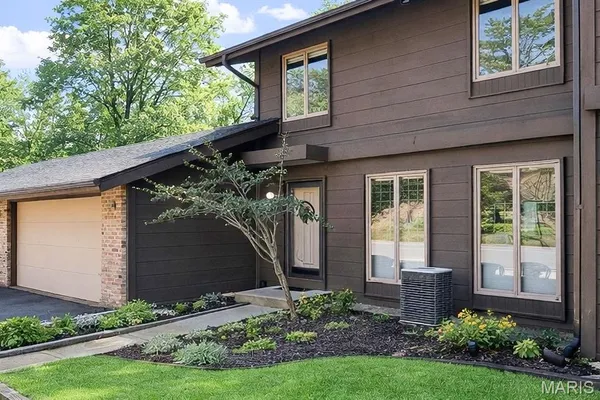 $290,000 | 1514 Birnamwood Trail Drive, Ballwin, MO 63021