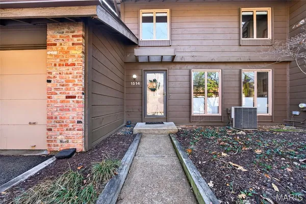 $290,000 | 1514 Birnamwood Trail Drive, Ballwin, MO 63021