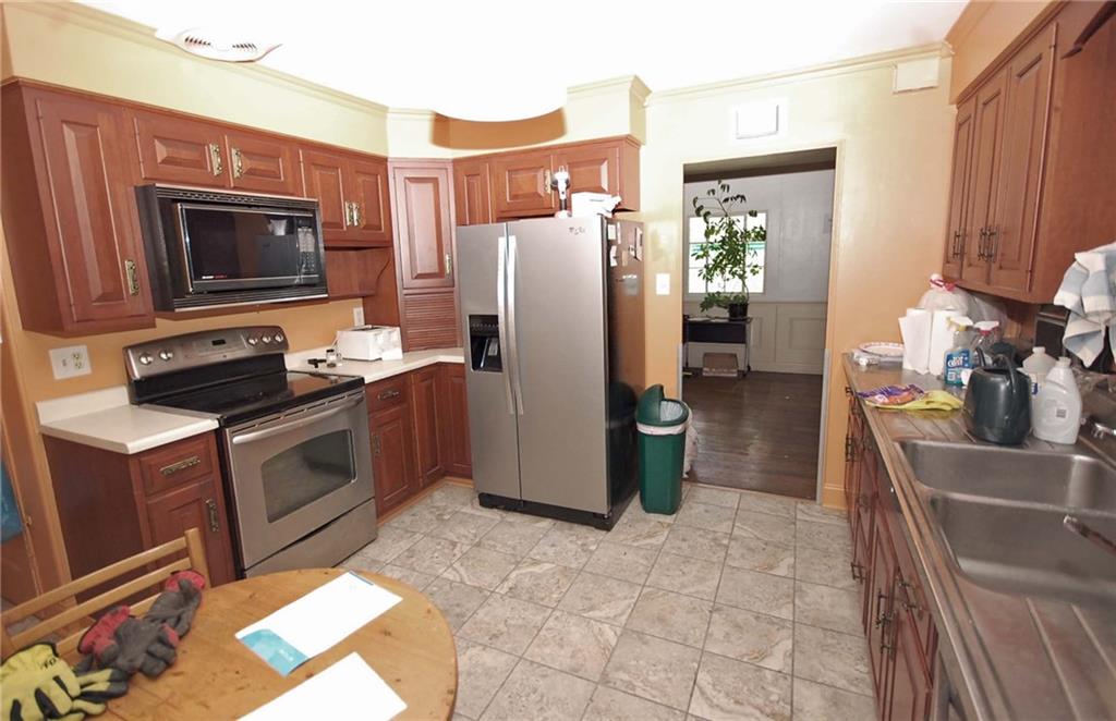 850 Bower Hill Road Pittsburgh, PA 15243 - Photo 11 of 13 Updated kitchen with stainless steel appliances.