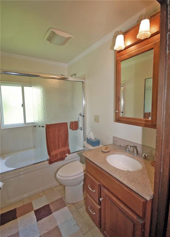 850 Bower Hill Road Pittsburgh, PA 15243 - Photo 12 of 13 Updated full bath, one of three full baths.