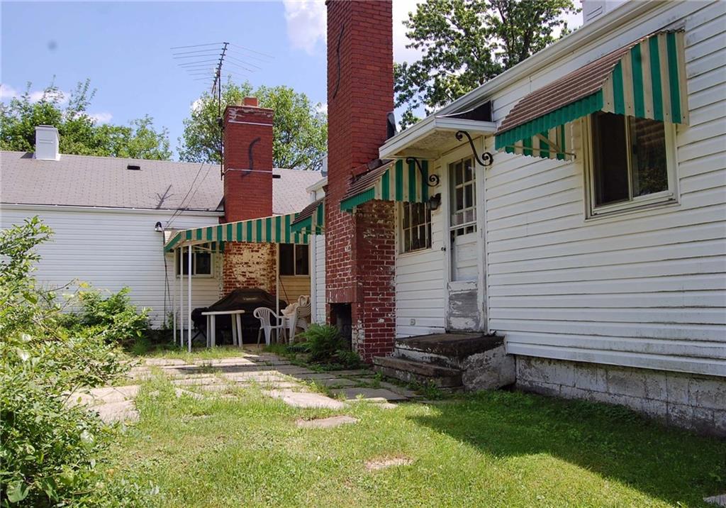 850 Bower Hill Road Pittsburgh, PA 15243 - Photo 3 of 13 Back of home with patio off of dining room.