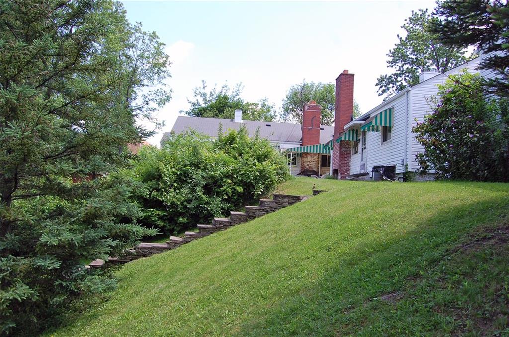 850 Bower Hill Road Pittsburgh, PA 15243 - Photo 4 of 13 Steps leading from back of house to back yard.