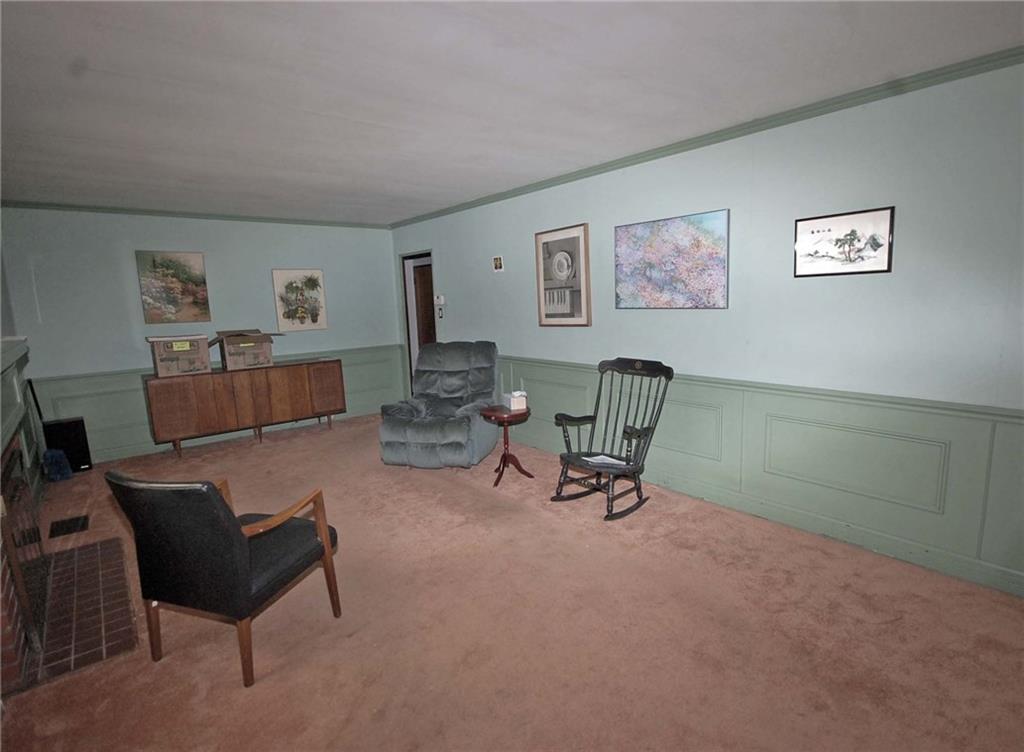 850 Bower Hill Road Pittsburgh, PA 15243 - Photo 9 of 13 Living room.