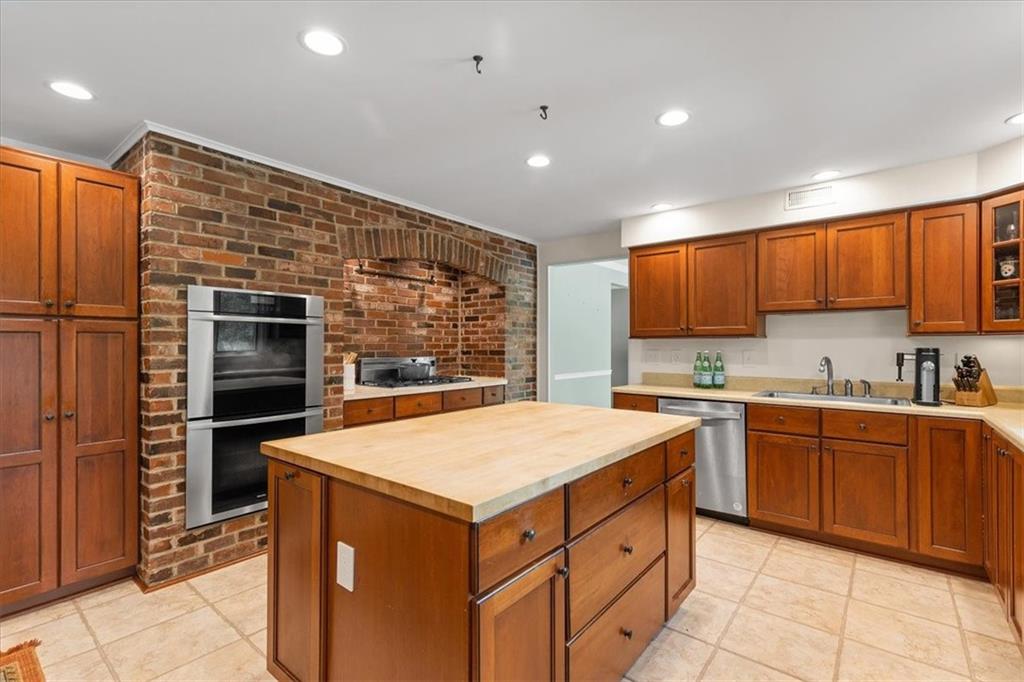 2603 Glenchester Road Wexford, PA 15090 - Photo 13 of 45 a kitchen with a stove a sink and a refrigerator