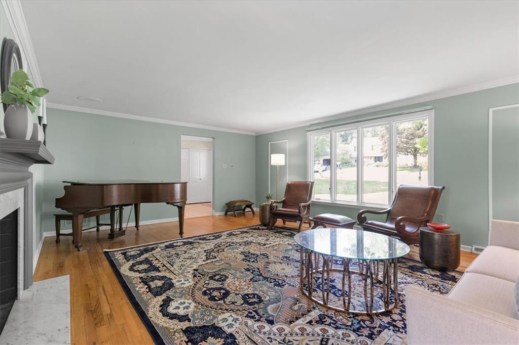 2603 Glenchester Road Wexford, PA 15090 - Photo 6 of 45 a living room with furniture and a flat screen tv