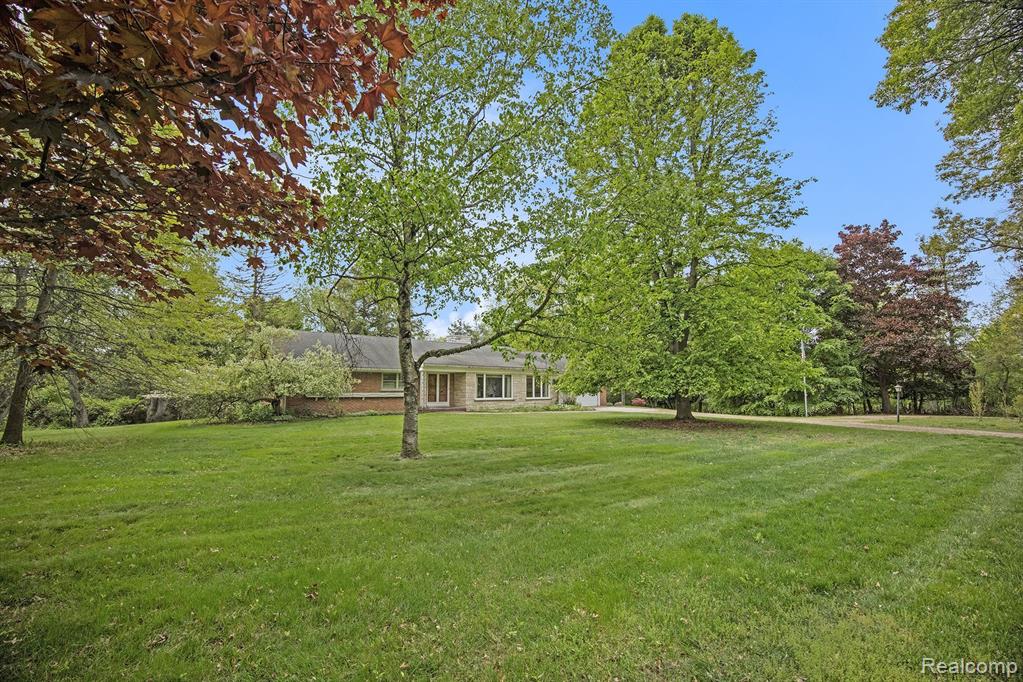 1120 East Buell Road Rochester, MI 48306 - Photo 2 of 27