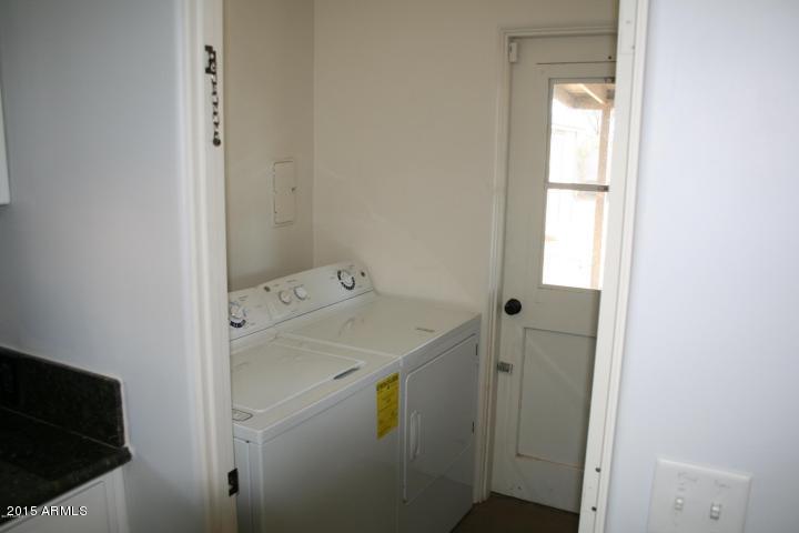 2107 West Osborn Road Phoenix, AZ 85015 - Photo 7 of 20 Laundry Room