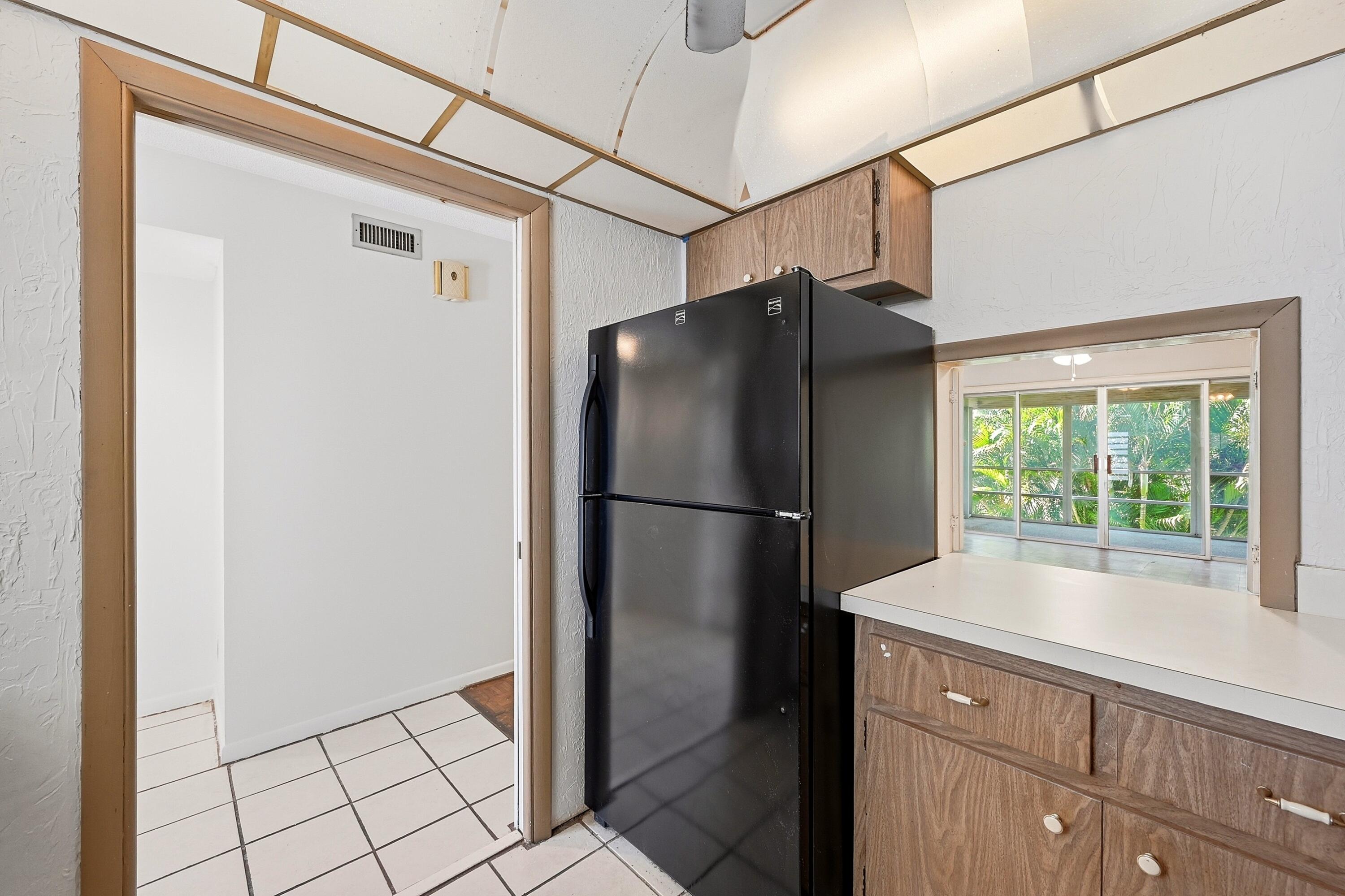 2160 Northeast 36th Street, Unit 37 Lighthouse Point, FL 33064 - Photo 11 of 32 Kitchen