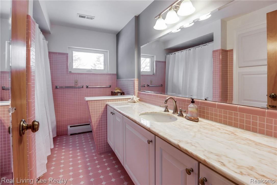 777 Wilwood Road Rochester, MI 48309 - Photo 27 of 51 Interiors (22 of 41).jpg