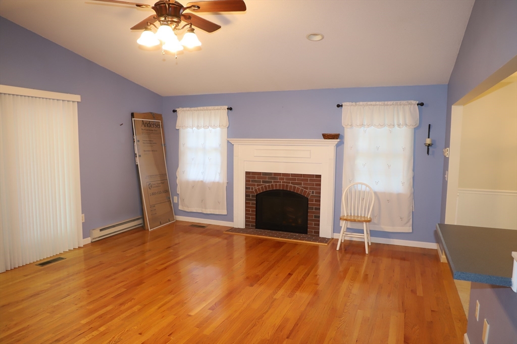 134 Peekskill Avenue Springfield, MA 01129 - Photo 5 of 29 Gallery Image 5