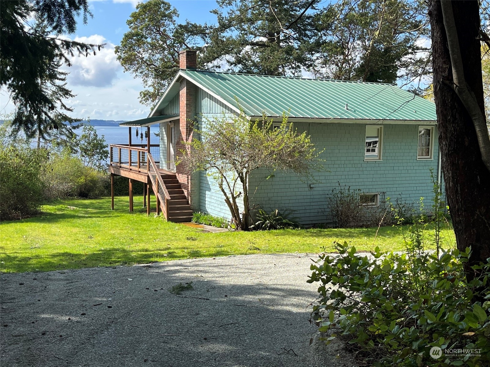a view of a back yard of the house