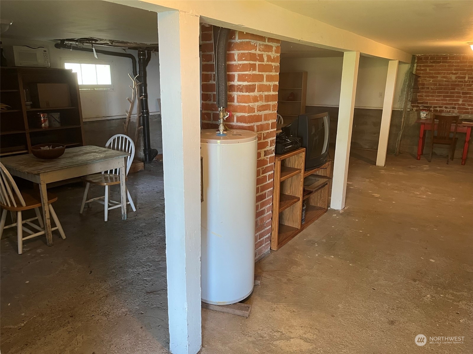 509 Spring Street Camano Island, WA 98282 - Photo 23 of 28 a view of a livingroom with furniture and window