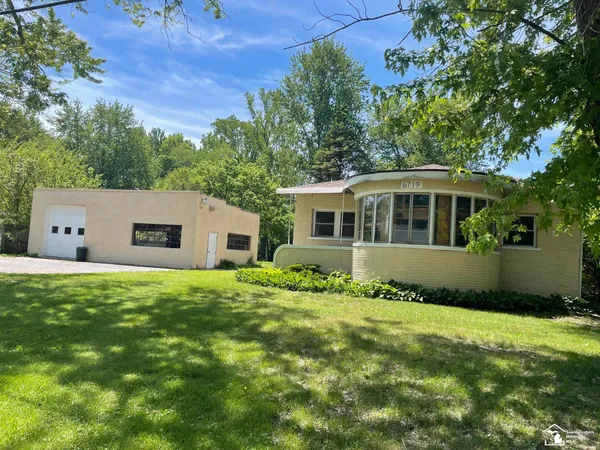 $229,900 | 6719 Summerfield Road, Temperance, MI 48182