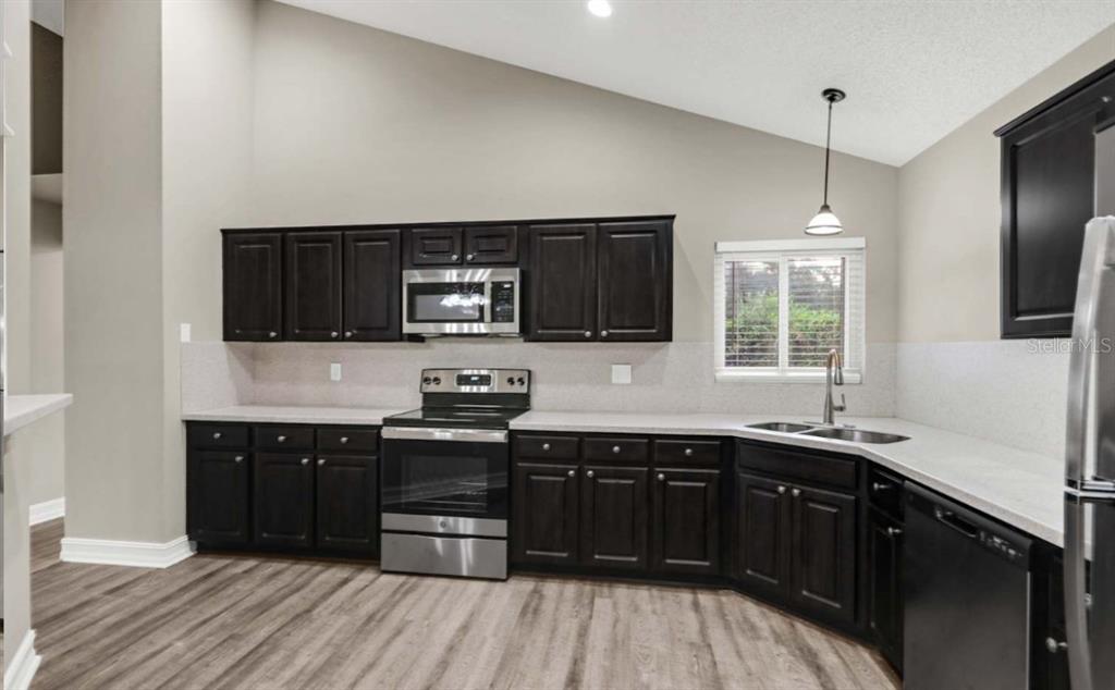 1604 Fairview Avenue Lakeland, FL 33803 - Photo 2 of 9