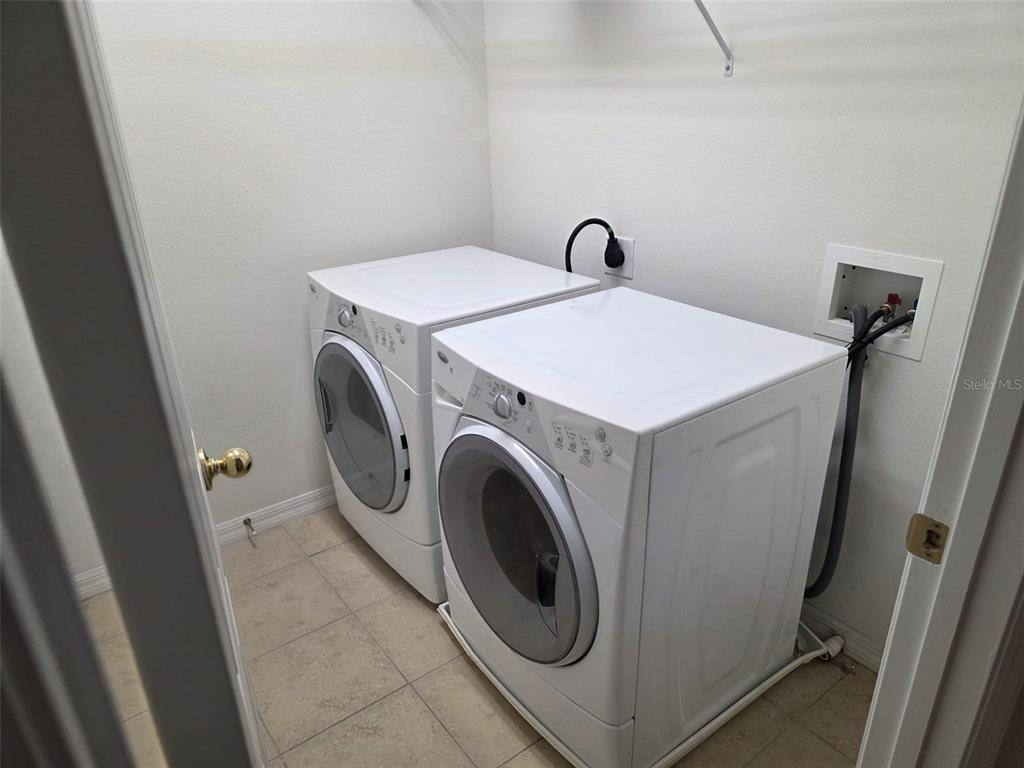5160 Ambergris Loop Kissimmee, FL 34746 - Photo 34 of 38 a utility room with dryer and washer