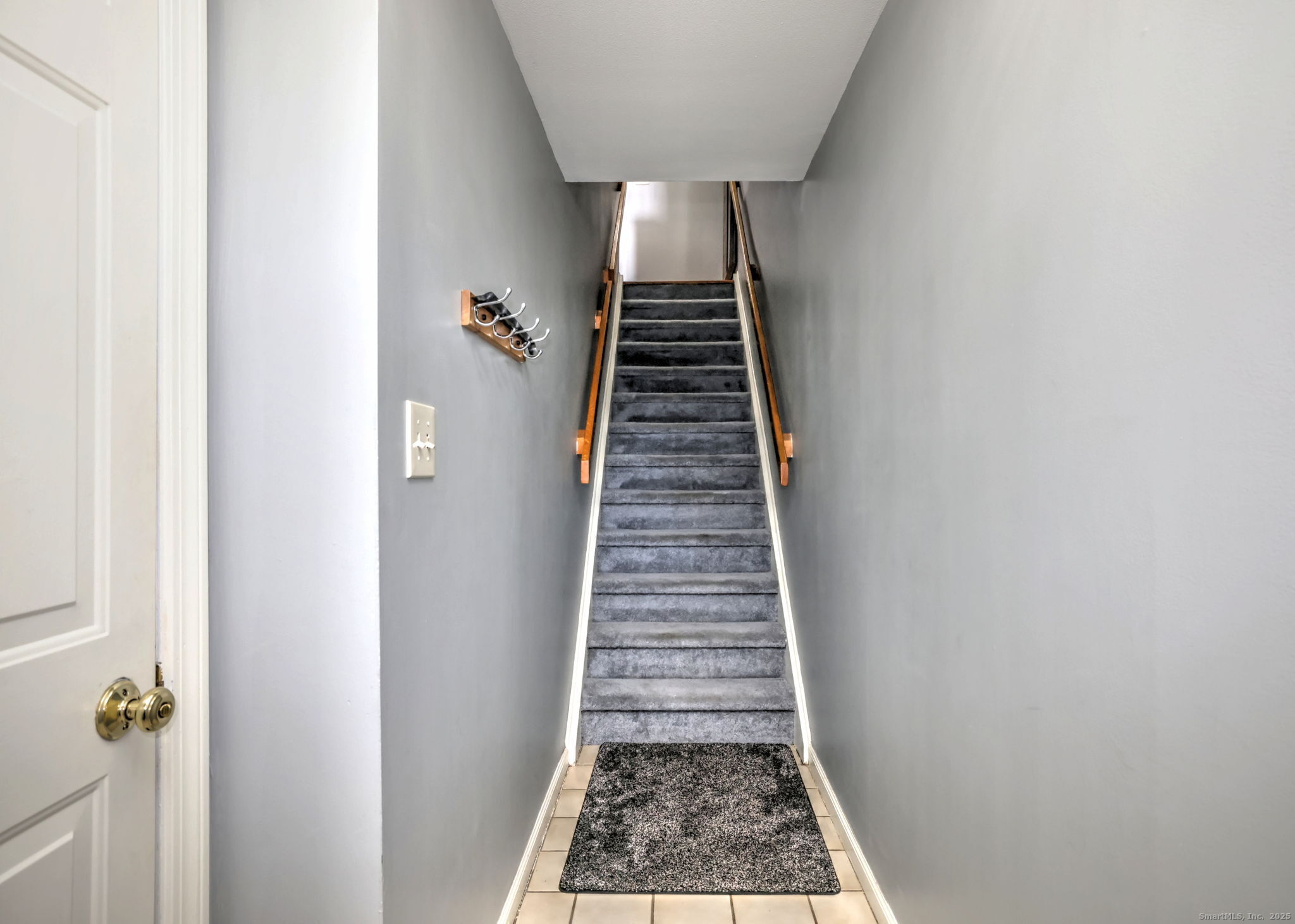 2838 Whitney Avenue, Unit 2 Hamden, CT 06518 - Photo 4 of 26 a view of entryway