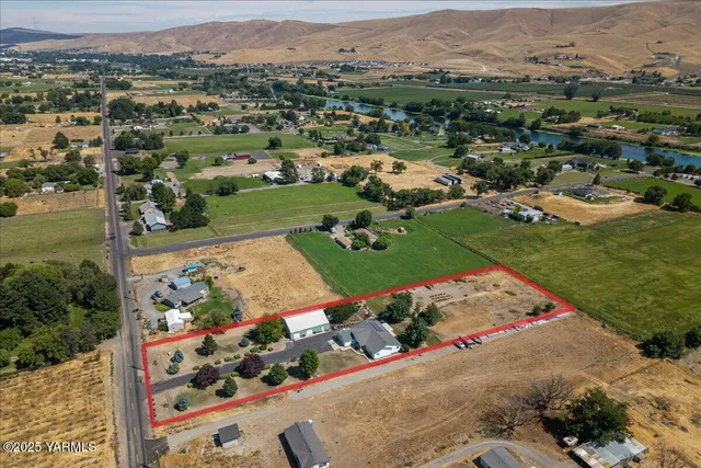 a view of outdoor space