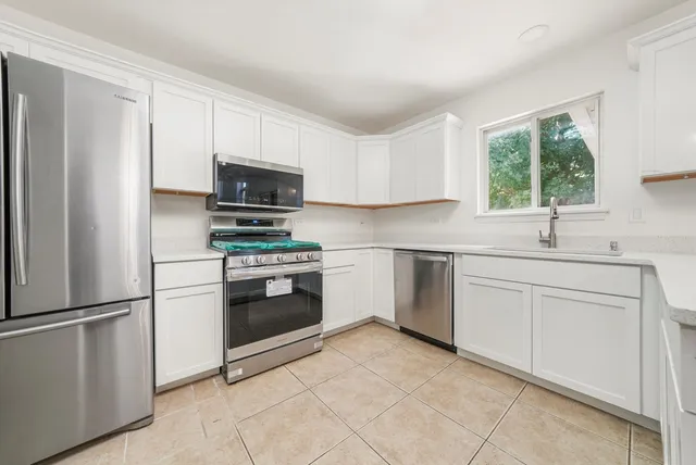 $359,900 | 372 White Tail Drive, Grayslake, IL 60030