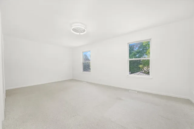 $359,900 | 372 White Tail Drive, Grayslake, IL 60030