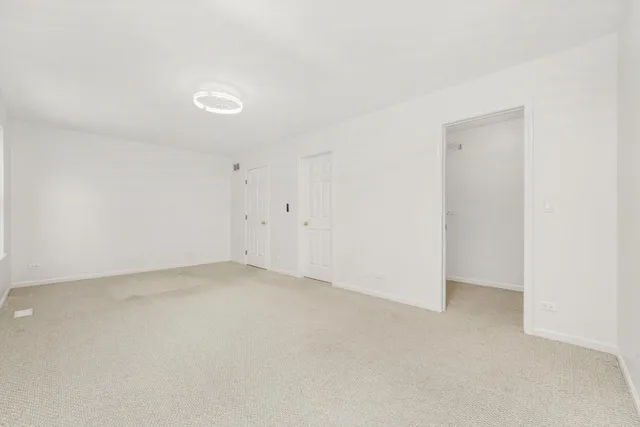 $359,900 | 372 White Tail Drive, Grayslake, IL 60030