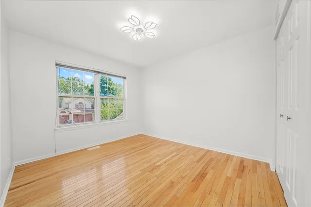 $359,900 | 372 White Tail Drive, Grayslake, IL 60030