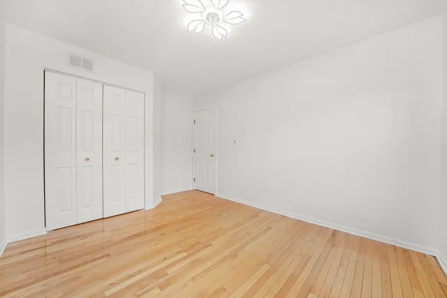 $359,900 | 372 White Tail Drive, Grayslake, IL 60030