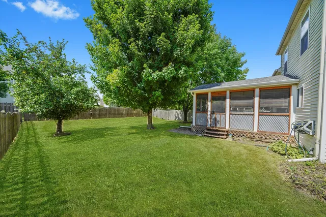 $359,900 | 372 White Tail Drive, Grayslake, IL 60030