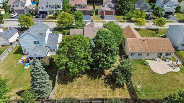 $359,900 | 372 White Tail Drive, Grayslake, IL 60030