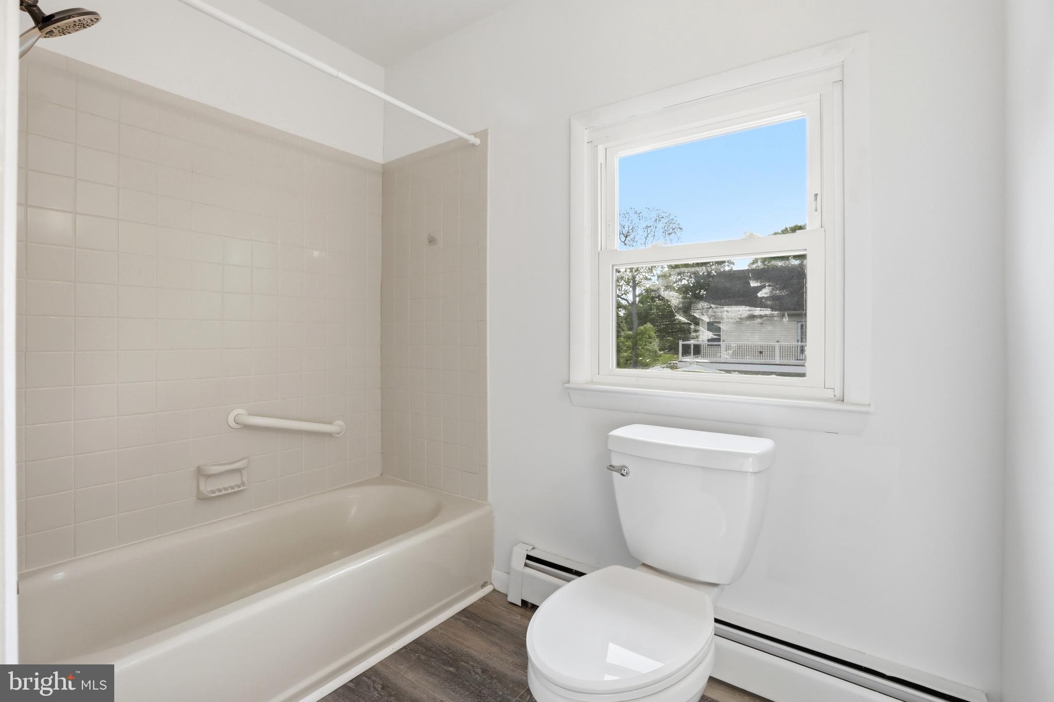 1816 Keymar Road Edgewater, MD 21037 - Photo 26 of 42 2nd floor hallway bath