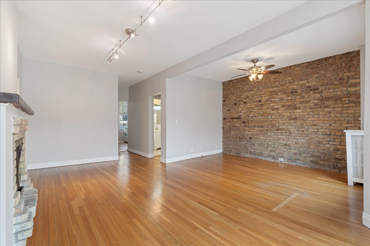 609 West Melrose Street, Unit 2 Chicago, IL 60657 - Photo 5 of 16 a view of empty room with wooden floor