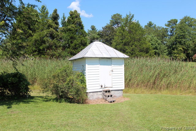 4589 John's Point Road Gloucester, VA 23061 - Photo 22 of 26 Dairy outbuilding