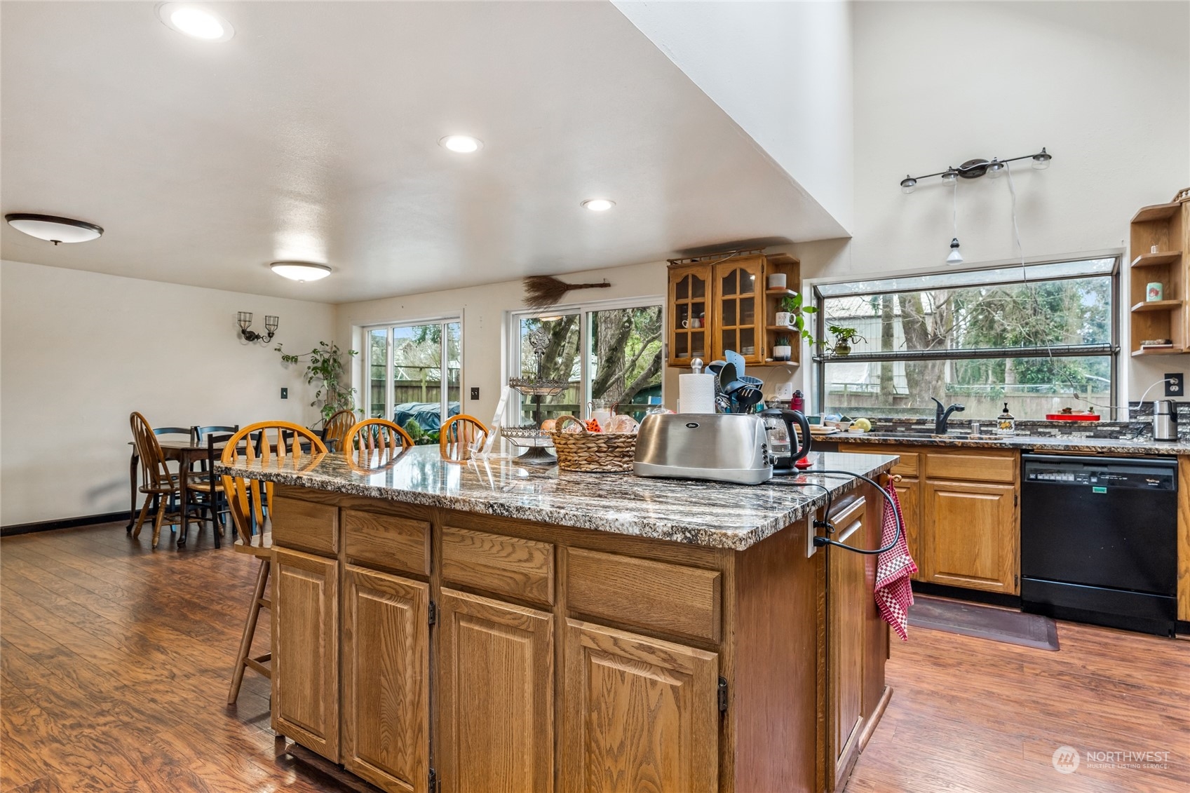 3913 South 322nd Street Federal Way, WA 98001 - Photo 13 of 34
