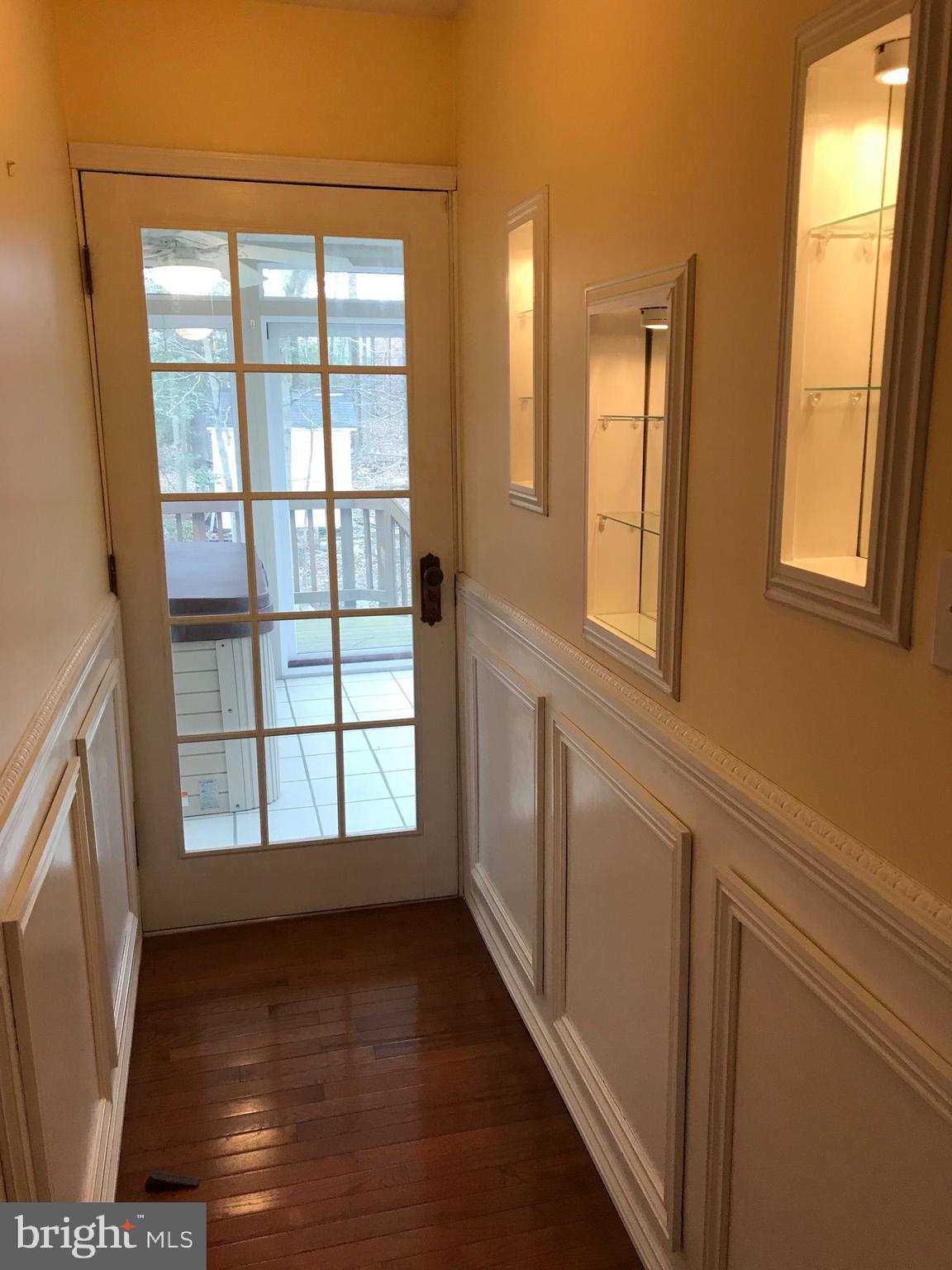9413 Retriever Road Springfield, VA 22153 - Photo 13 of 14 Hallway to sun room with spa